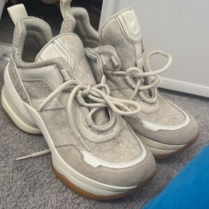 Michael Kors Stylish Cream Sneakers